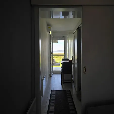 Apartmán Lakeside - *